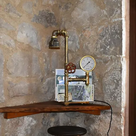 Small Stone Maisonette 1 펜션 Lílaia