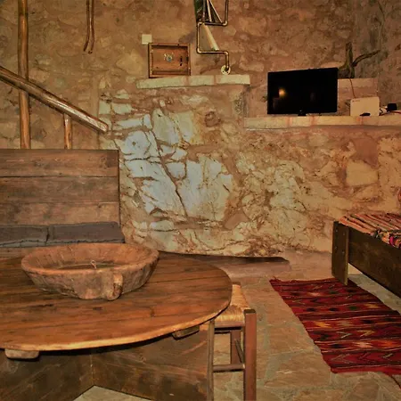 Сasa de vacaciones Small Stone Maisonette 1