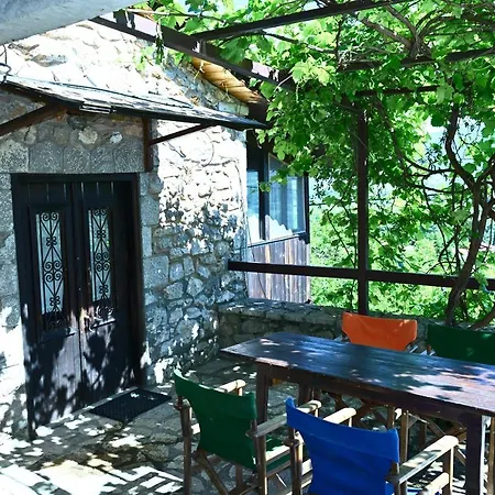 Small Stone Maisonette 1 Сasa de vacaciones Lílaia