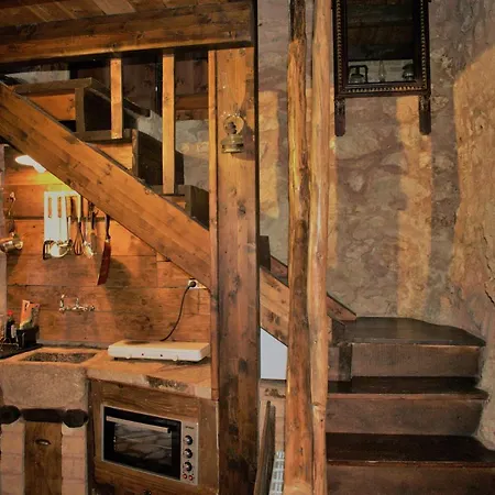Small Stone Maisonette 1 * Lílaia