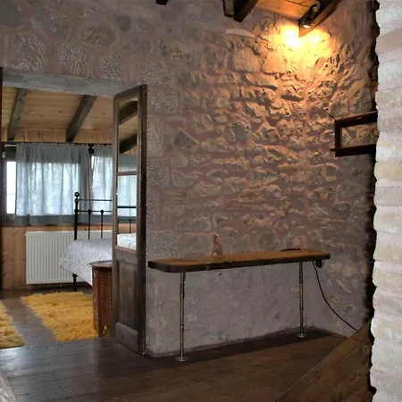 Сasa de vacaciones Small Stone Maisonette 1 Lílaia