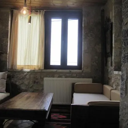 Сasa de vacaciones Small Stone Maisonette 1 Lílaia