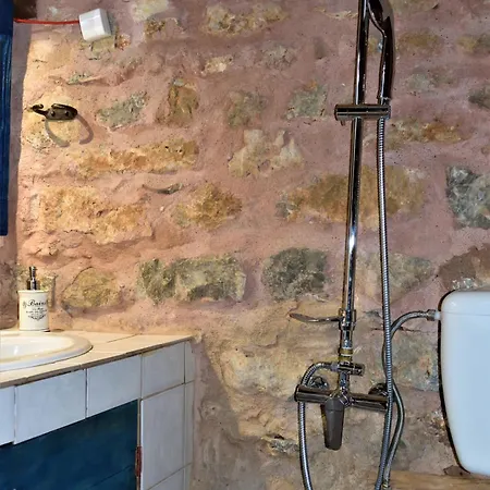 Small Stone Maisonette 1 *